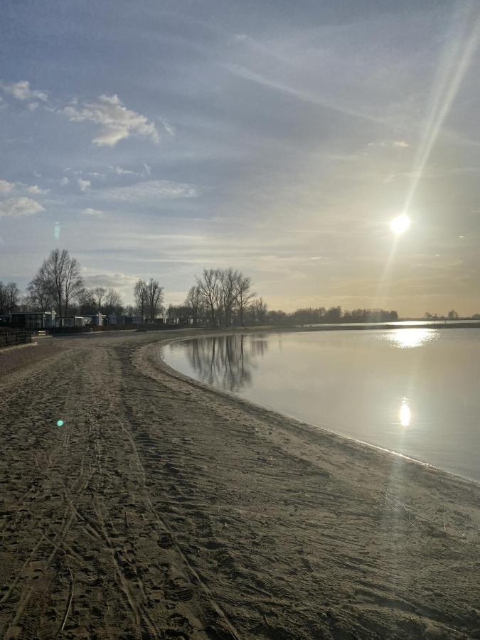 Luxe En Gezellig Chalet Aan Veluwemeer 4 Pers 훌쇼스트 외부 사진